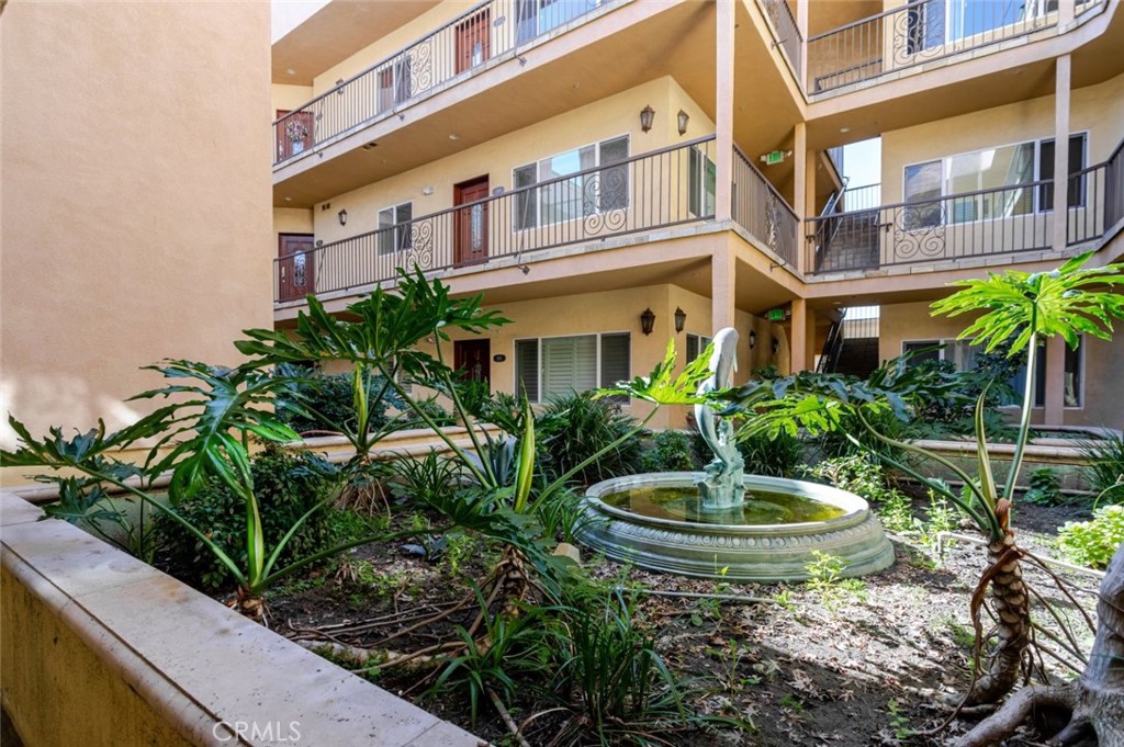 626 E Orange Grove Avenue 204