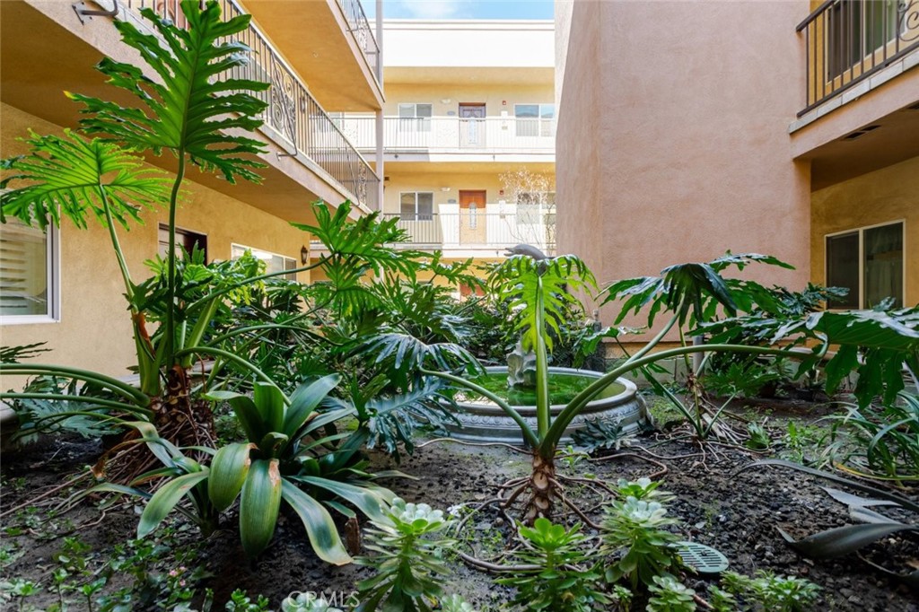 626 E Orange Grove Avenue 204