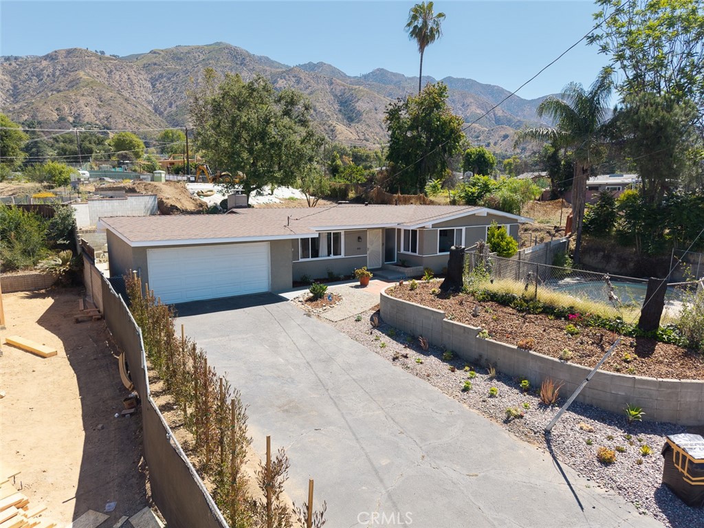 3526 Loma View