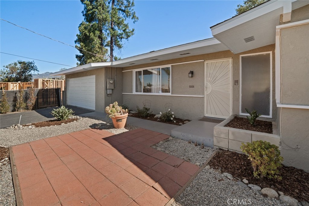 3526 Loma View
