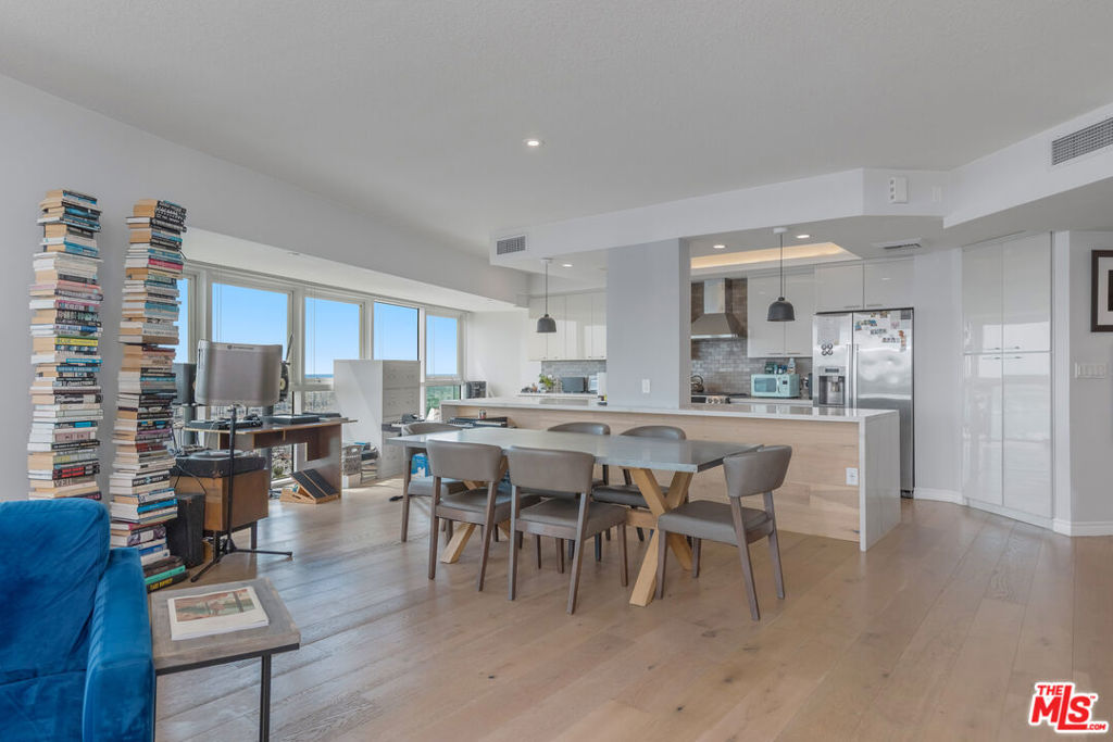 13600 Marina Pointe Drive 1609