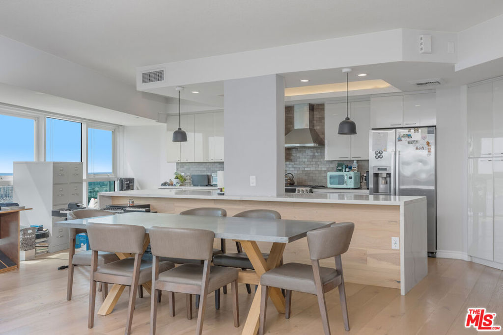 13600 Marina Pointe Drive 1609