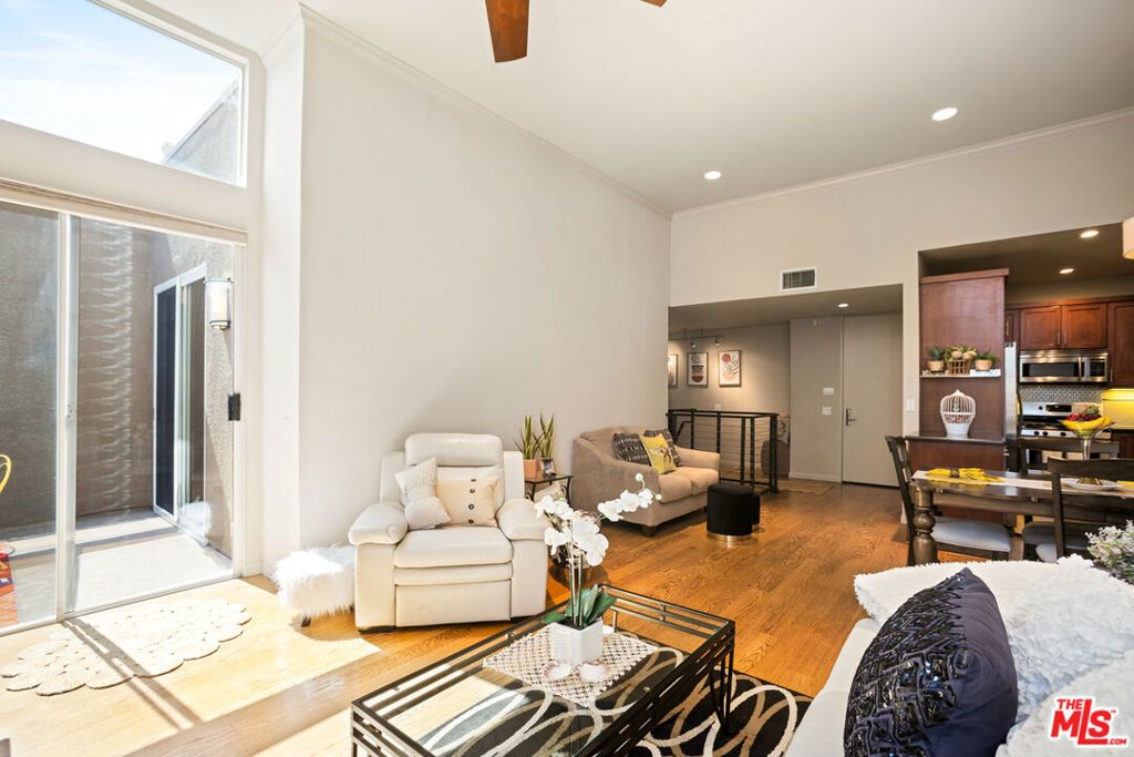 Photo of 1425 N Detroit Street #405, Los Angeles, CA 90046 (MLS # 25590245)