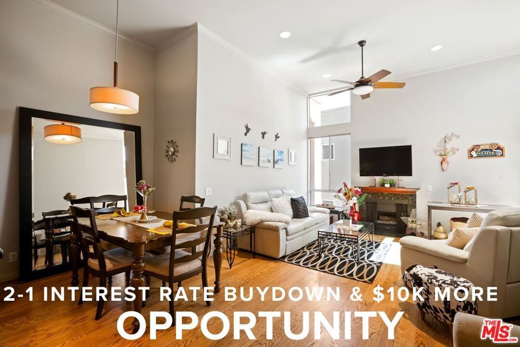 Photo of 1425 N Detroit Street #405, Los Angeles, CA 90046 (MLS # 25590245)