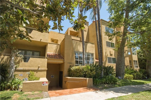 Photo of 12841 Bloomfield Street #104, Studio City, CA 91604 (MLS # SR26217467)