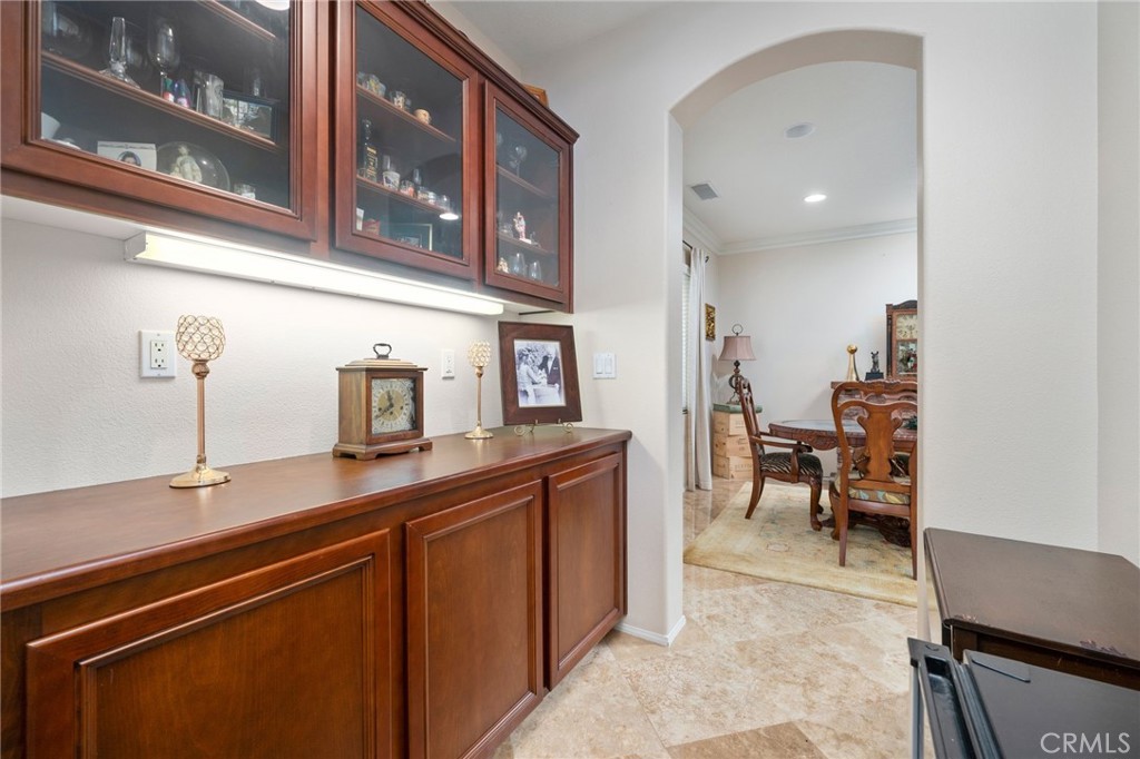2712 Ashwood