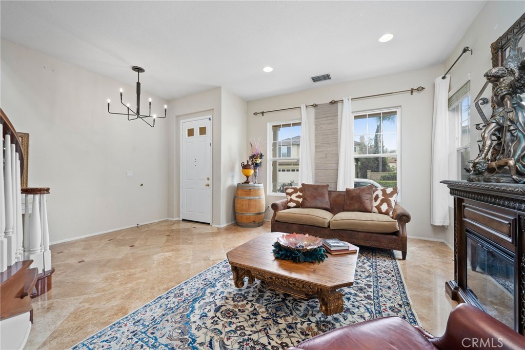 2712 Ashwood