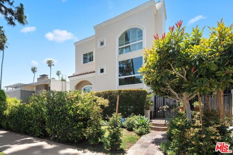Photo of 846 21st Street #1, Santa Monica, CA 90403 (MLS # 26102020)