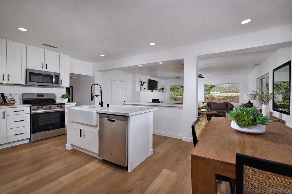 6185 Alpine Blvd
