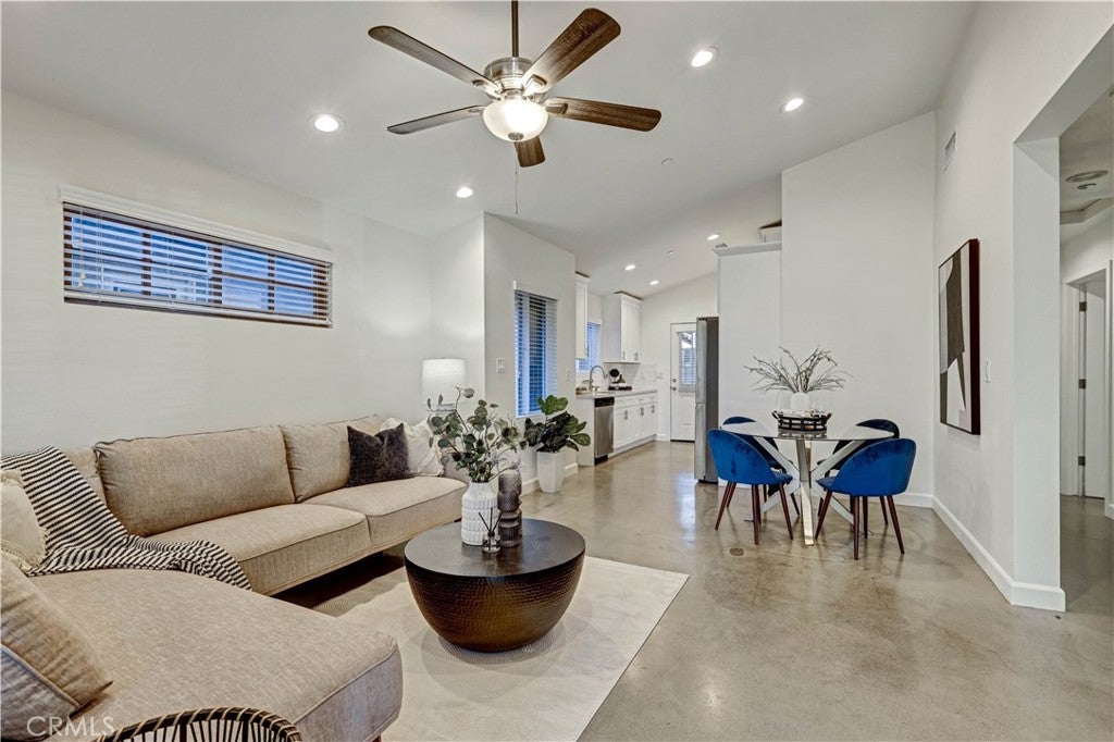 242 S Vista Bonita