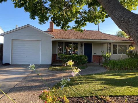 Photo of 4072 Sutherland Drive, Palo Alto, CA 94303 (MLS # ML82045205)