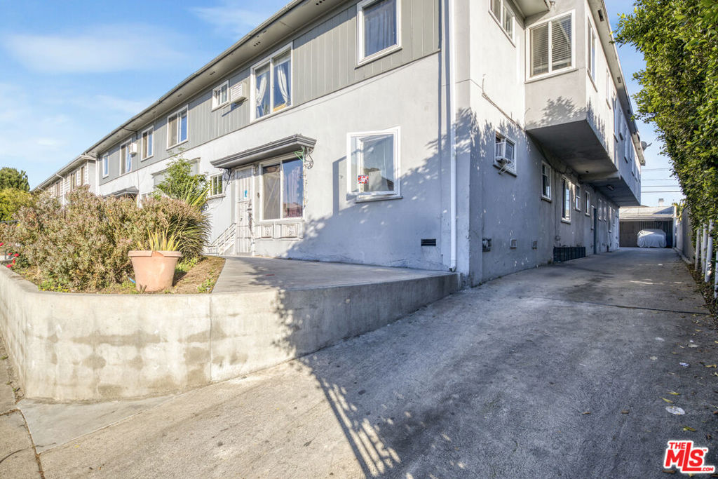 730 Crenshaw Boulevard