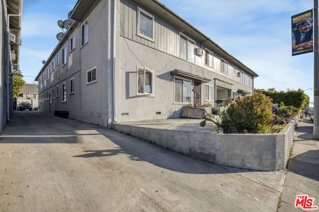 730 Crenshaw Boulevard