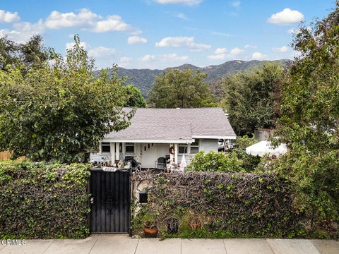 Photo of 2824 Montrose Avenue, Glendale, CA 91214 (MLS # P1-29440)