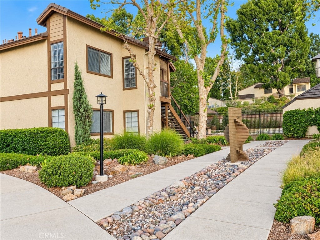 600 N Brea Boulevard 44