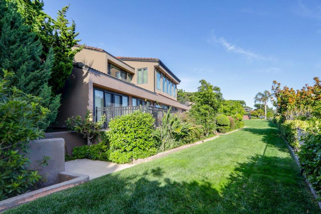 280 Round Hill Road