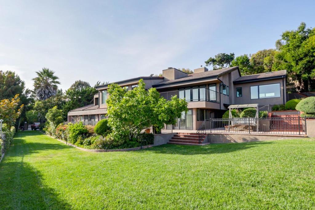 280 Round Hill Road