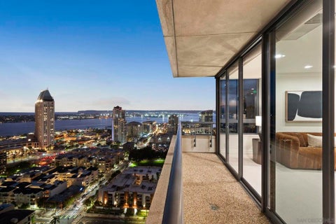 Photo of 700 Front St ST #2204 - 2205, San Diego, CA 92101 (MLS # 260019171SD)