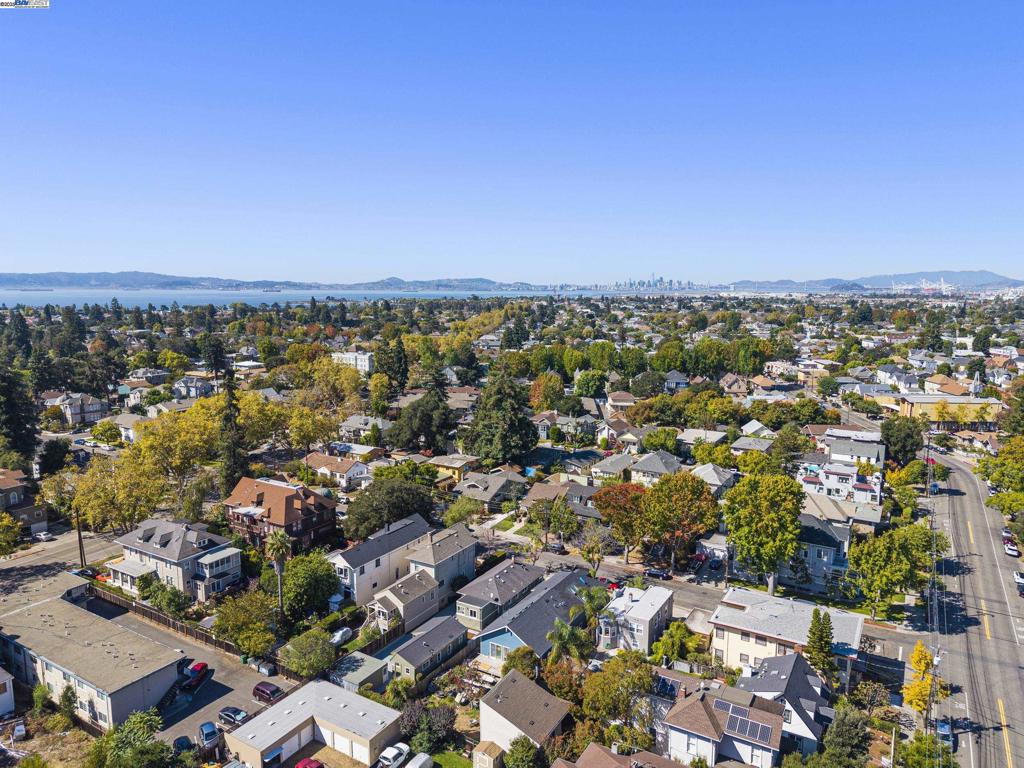 GOLD COAST EDGE - Residential Income