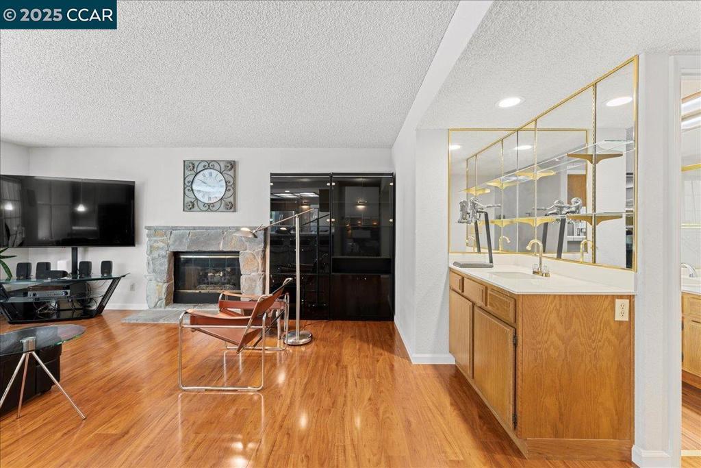 CARRIAGE HILLS - Residential