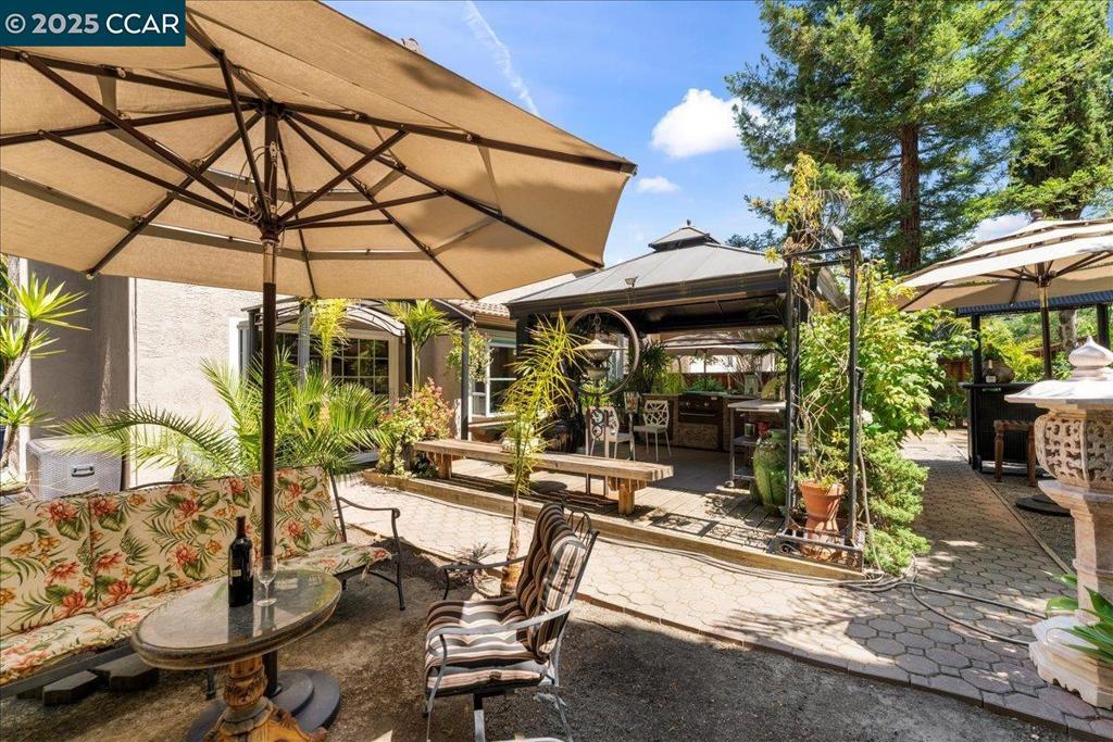 CARRIAGE HILLS - Residential