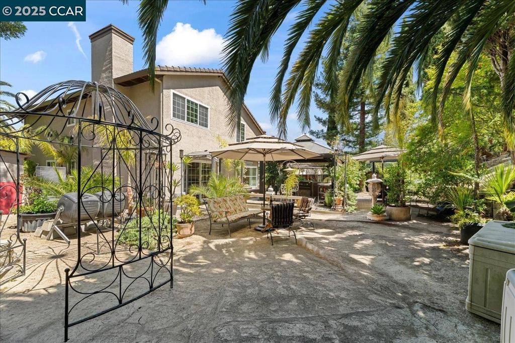 CARRIAGE HILLS - Residential