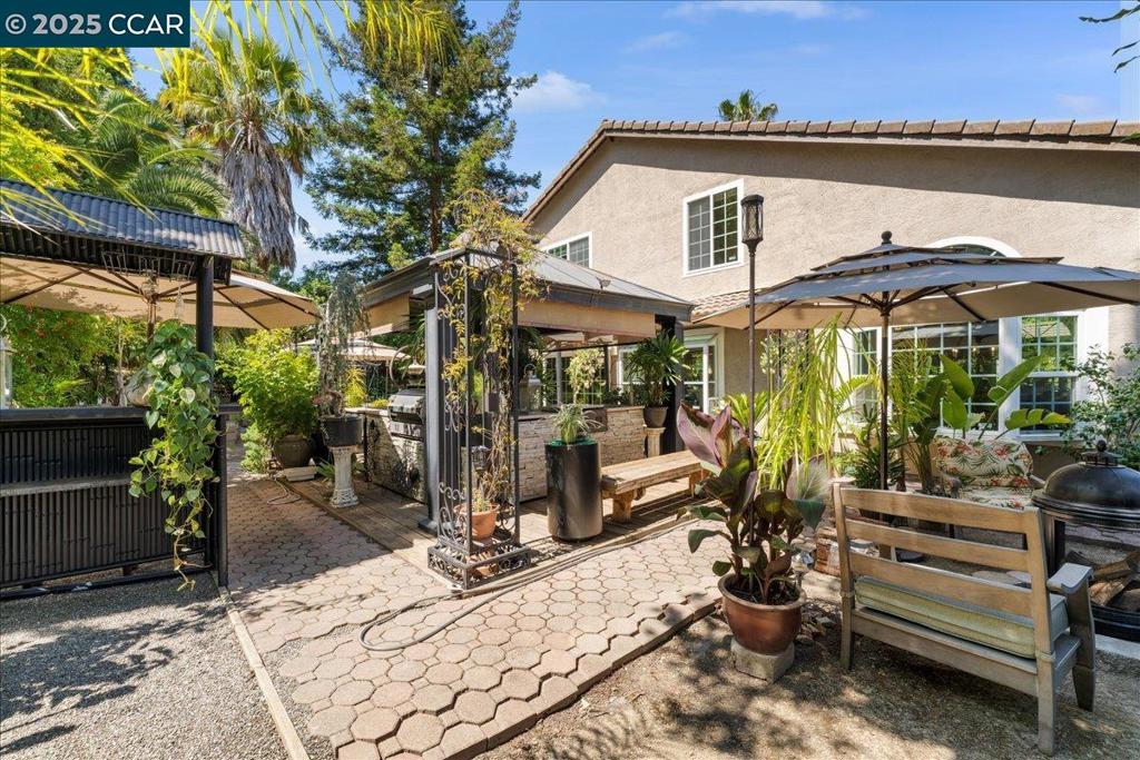 CARRIAGE HILLS - Residential