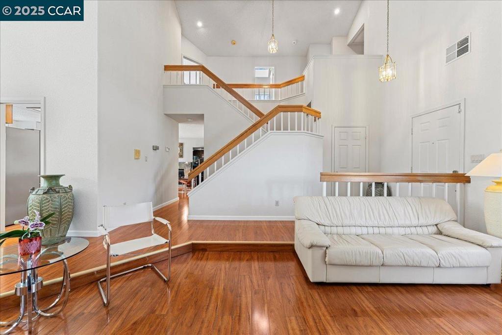 CARRIAGE HILLS - Residential