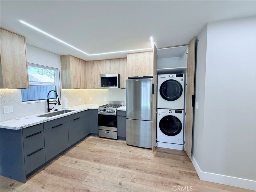 This private residence offers 2 bedrooms and 2 bathrooms, featuring a thoughtfully designed open-concept living area and a gourmet kitchen complete with premium appliances. High-end finishes and modern touches are showcased throughout, creating a seamless blend of style and functionality. The home includes an in-unit washer and dryer, ample storage, and a beautifully landscaped outdoor space ideal for relaxation. Additional highlights include a gated and secure property with private alley access, and the owner covers both water and gas. With its elegant design, convenient layout, and prime location, this unit presents the perfect opportunity to enjoy a sophisticated and low-maintenance lifestyle in a great neighborhood.