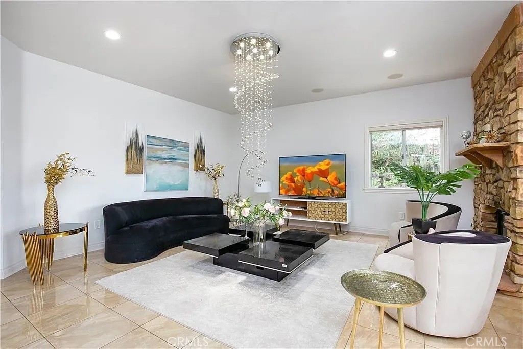 287 Goldenwood Circle