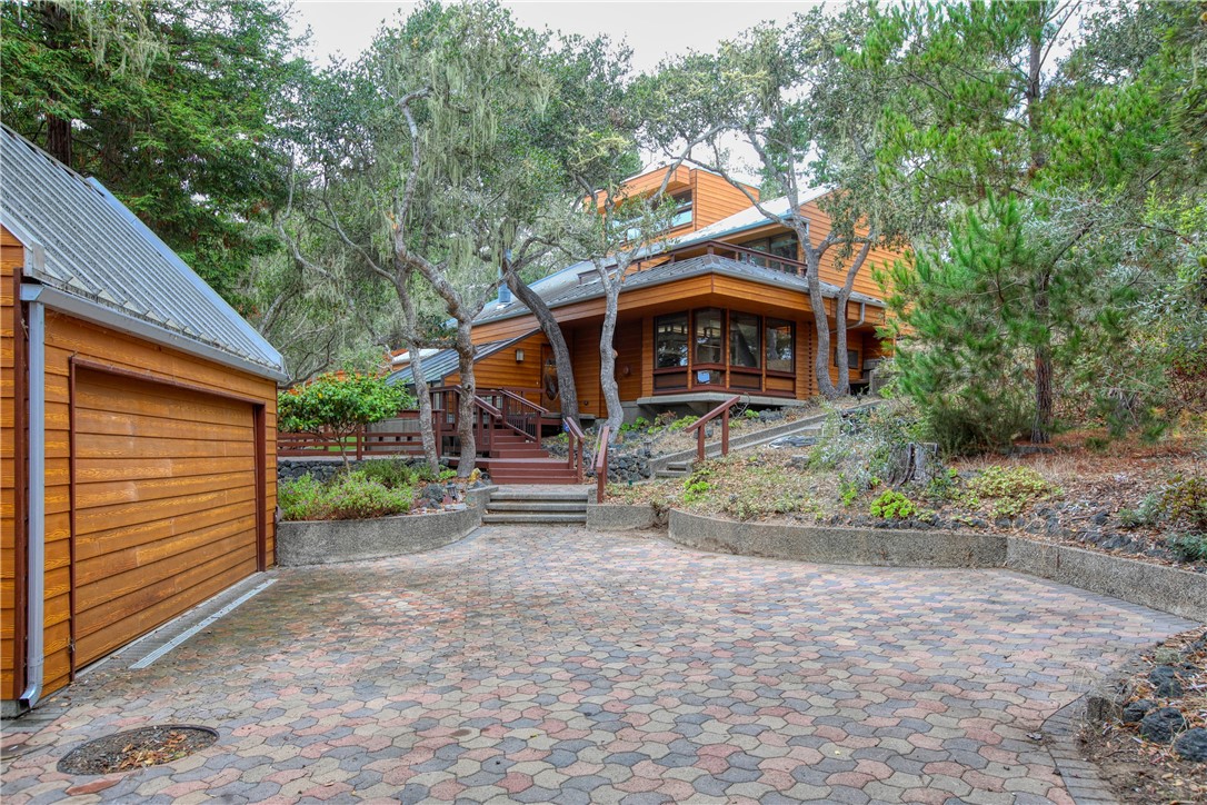 1021 Hillcrest