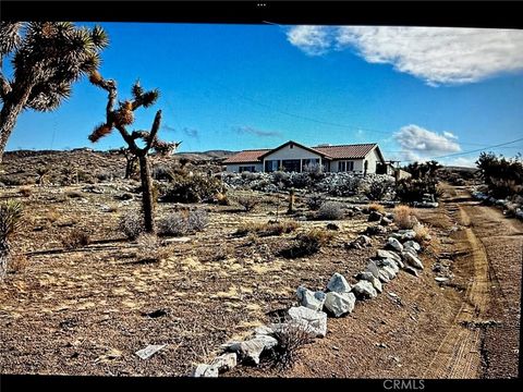 Photo of 25373 Valley View Road, Apple Valley, CA 92308 (MLS # SW26032980)