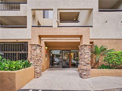 Photo of 5530 Owensmouth Avenue #210, Woodland Hills, CA 91367 (MLS # SR26120485)