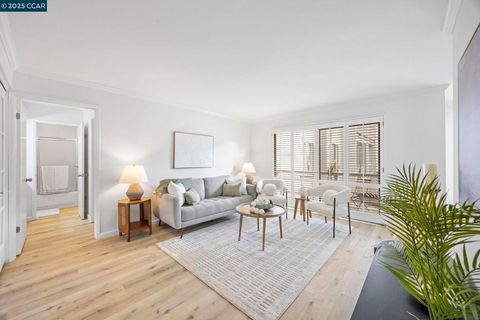 Photo of 4 Commodore Drive Dr #D335, Emeryville, CA 94608 (MLS # 41118067)