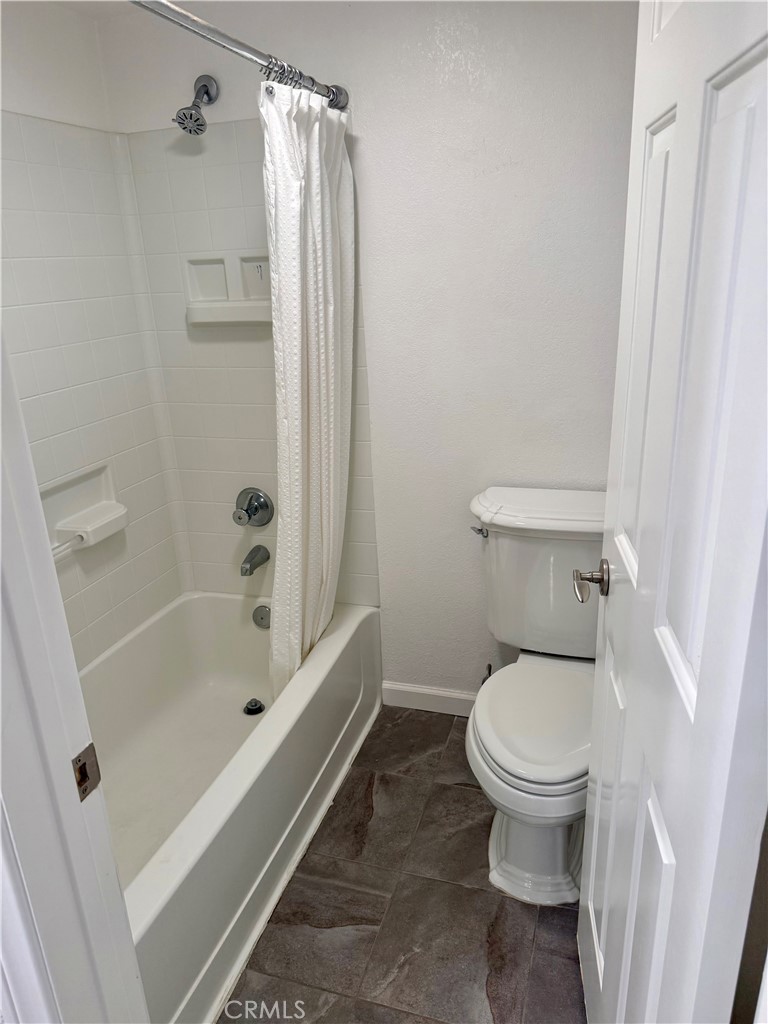 Oak Park (867) - Residential Lease