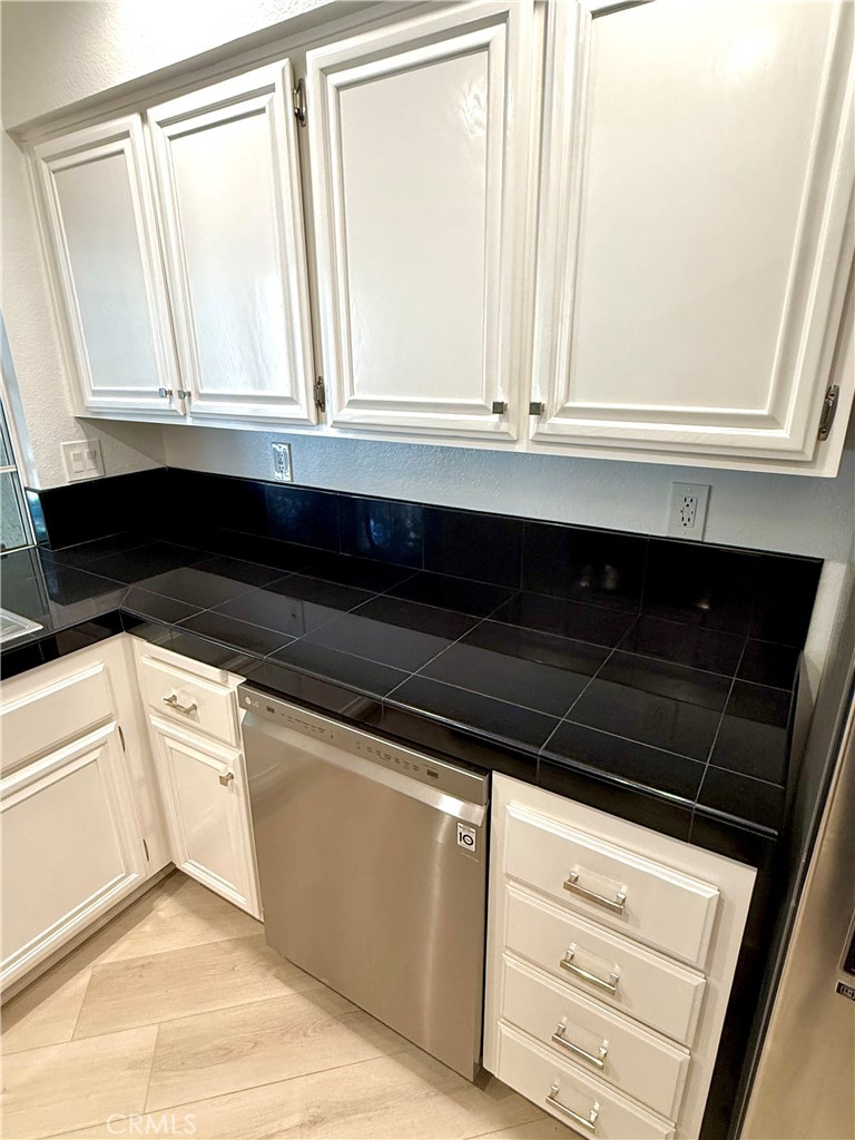 Oak Park (867) - Residential Lease