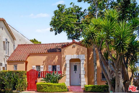 Photo of 840 S Orange Grove Avenue, Los Angeles, CA 90036 (MLS # 26846535)