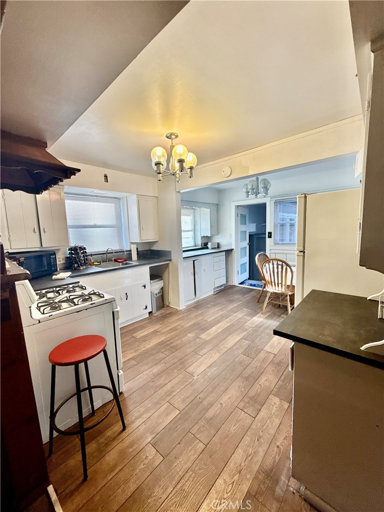 345 W Sherwood