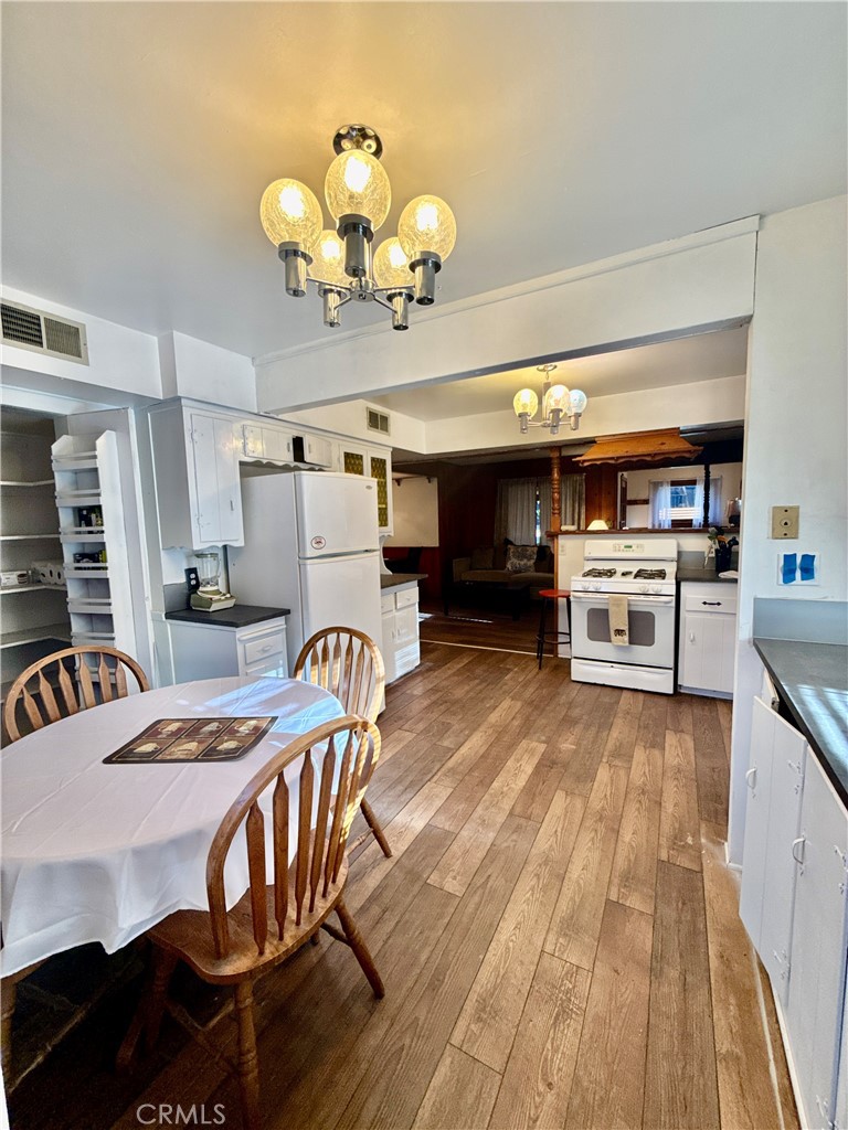 345 W Sherwood