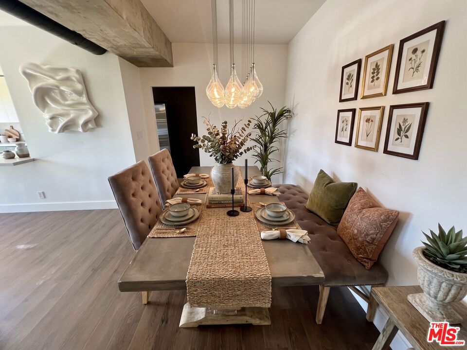 838 N Doheny Drive 402