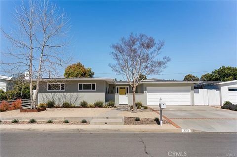 Photo of 2012 Diana Lane Ln, Newport Beach, CA 92660 (MLS # NP26079128)