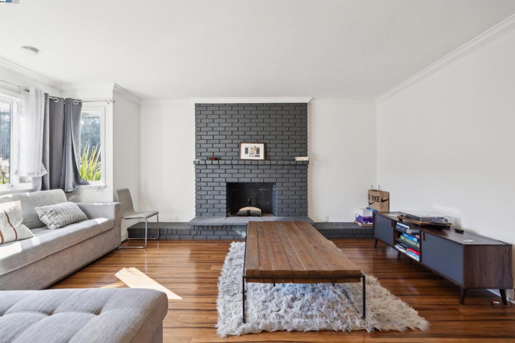 1135 Linden St