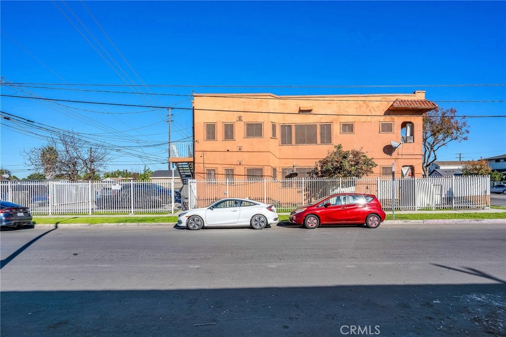 9019 S San Pedro