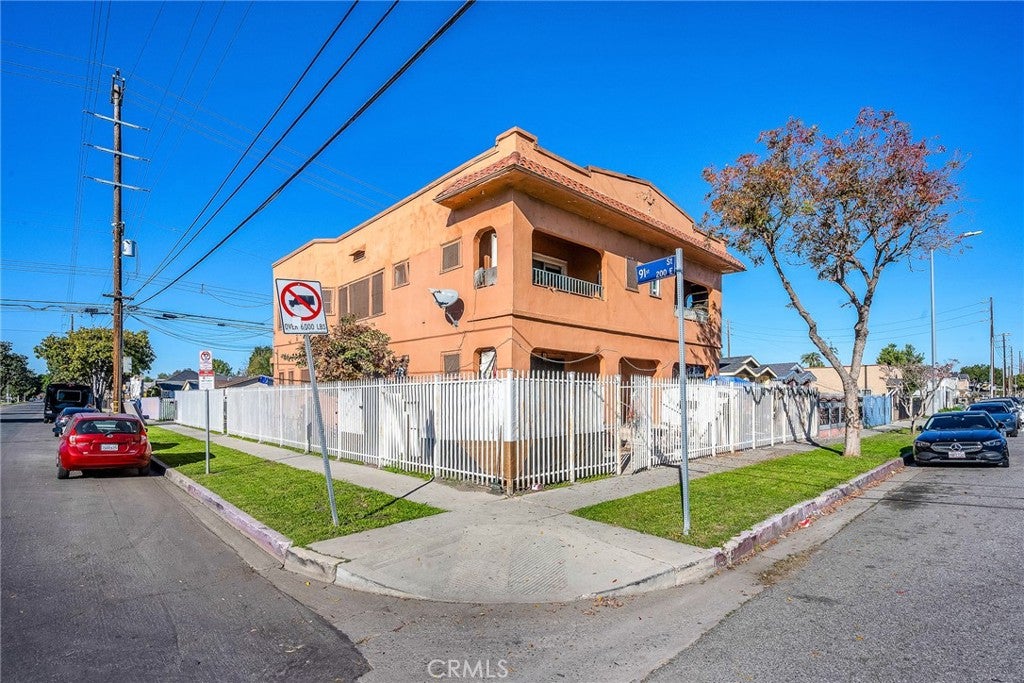 9019 S San Pedro