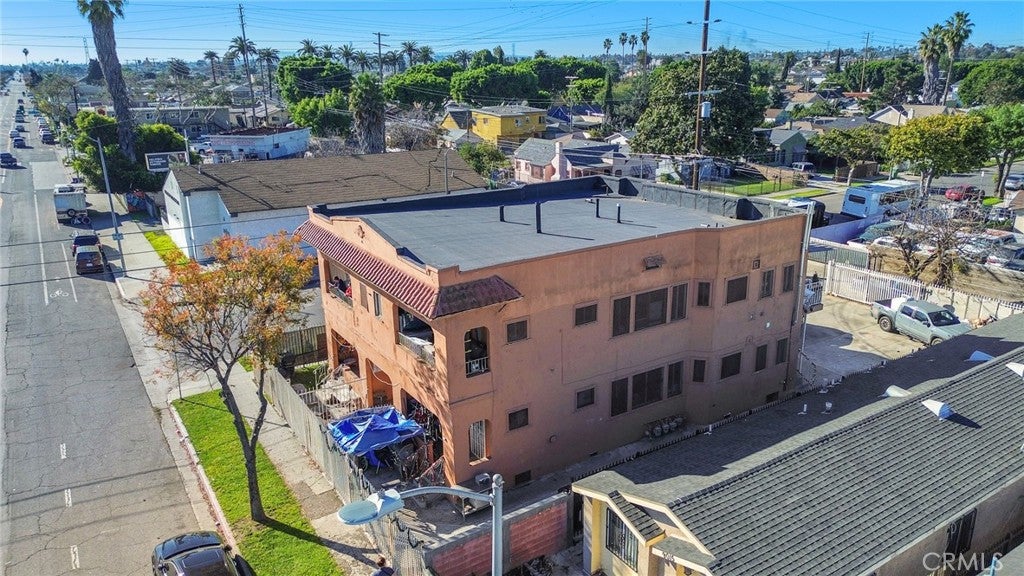 9019 S San Pedro