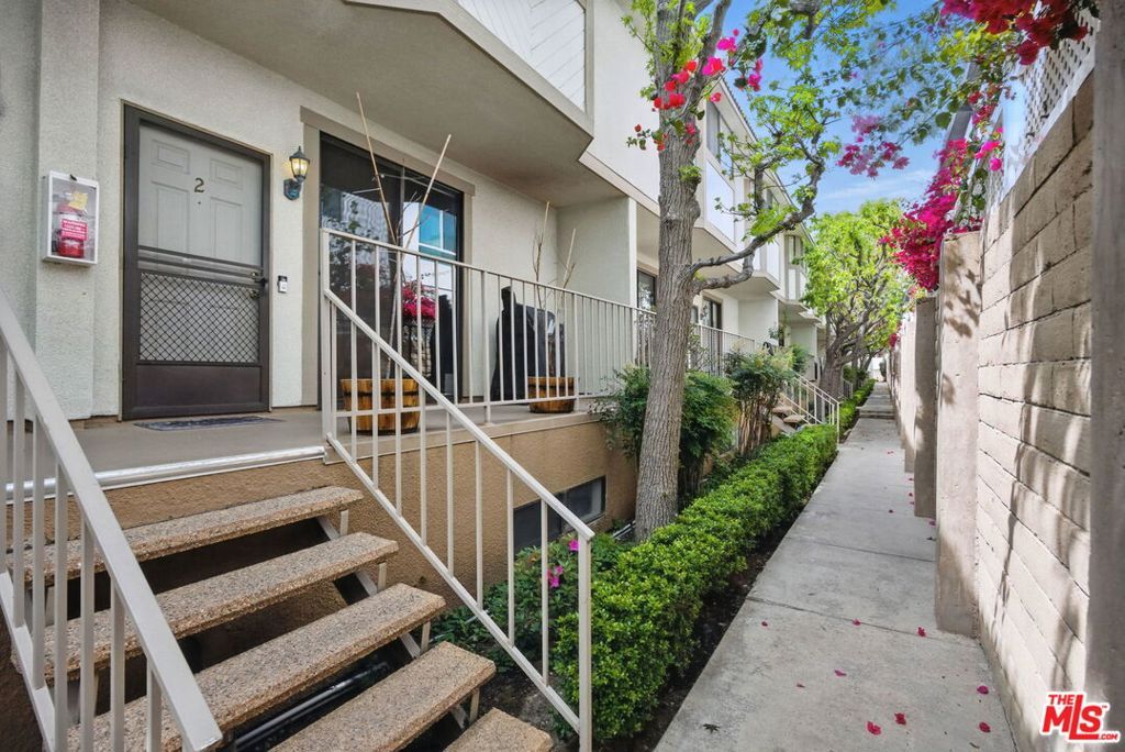 Photo of 10229 Variel Avenue #2, Chatsworth, CA 91311 (MLS # 25601703)