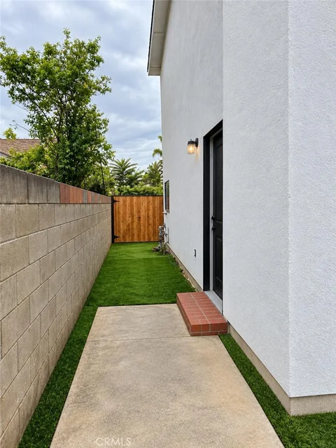 MLS: SR26184056
