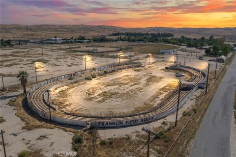 Photo of 116 Ash Street, Taft, CA 93268 (MLS # SR25254332)