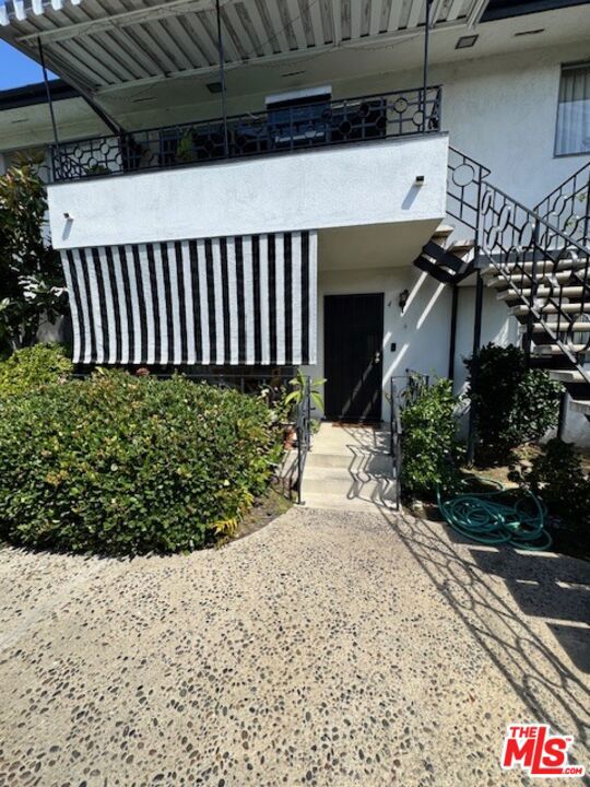 3320 Griffith Park Boulevard 4