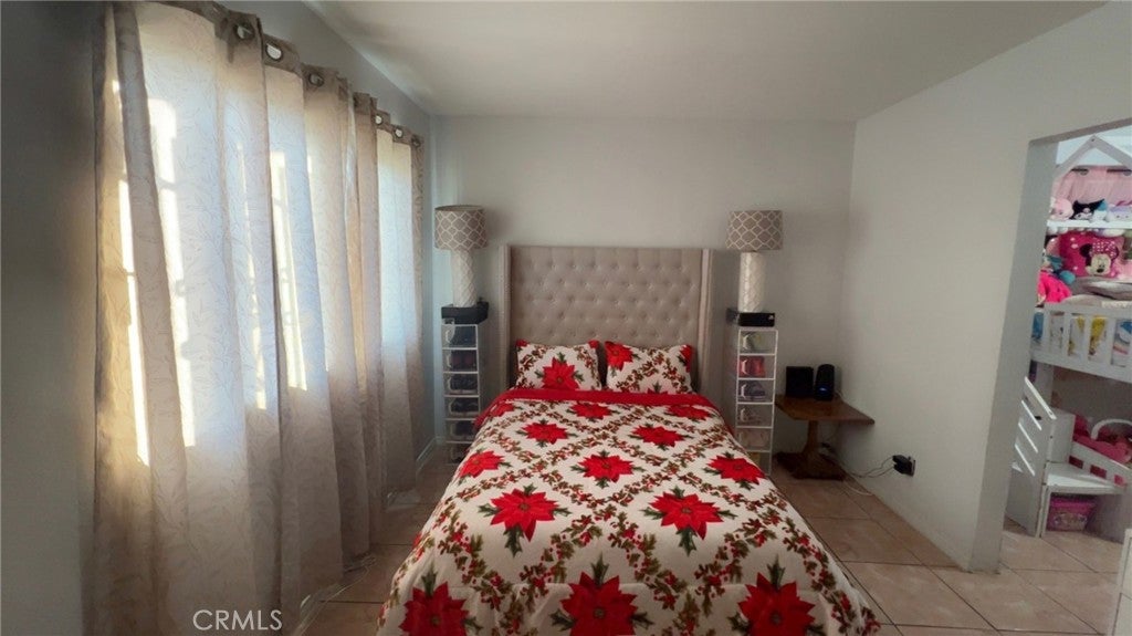 1715 E 70th